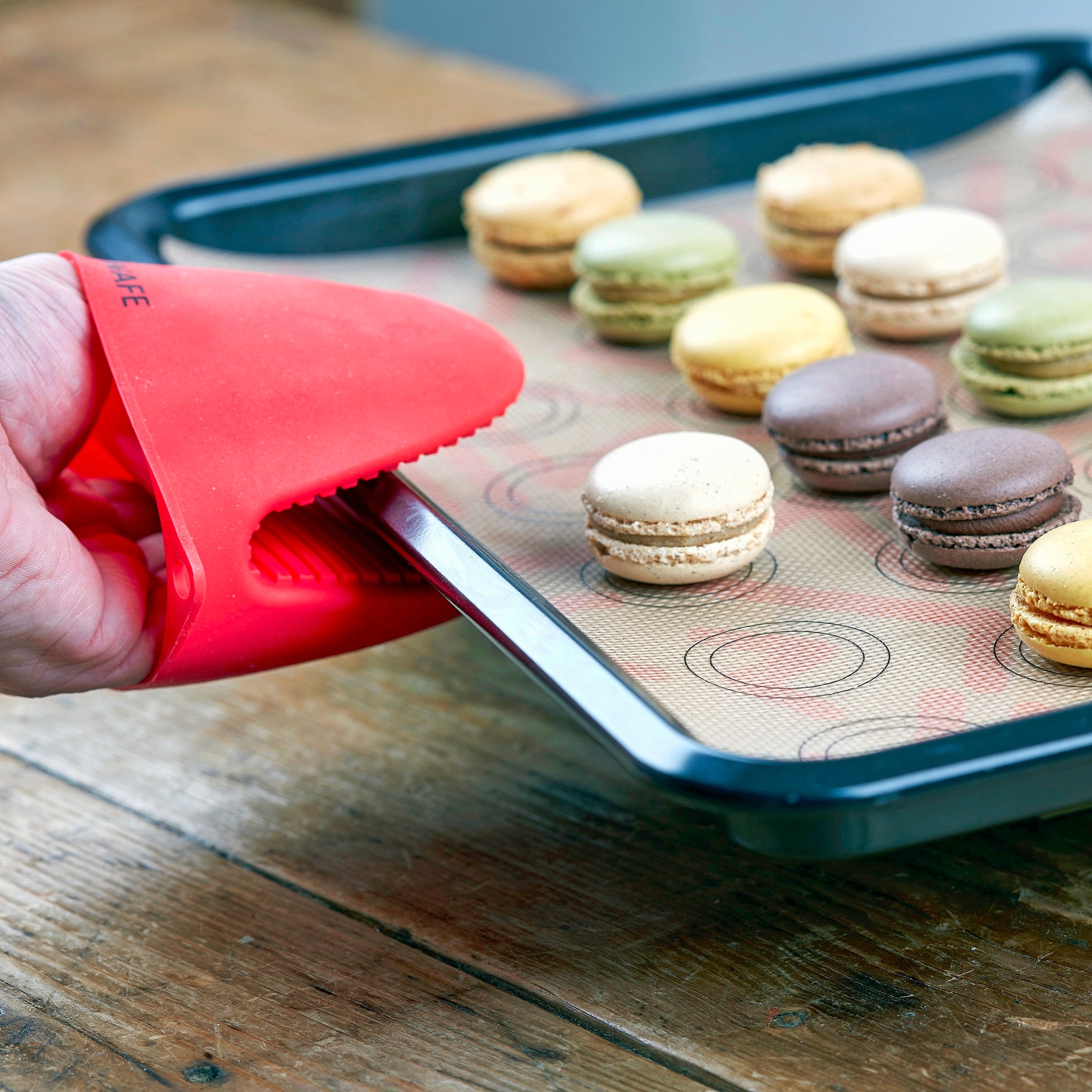 WAFE mini-oven kitchen silicone glove - Candy Red